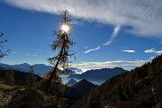 22 Spira leggero vento che in quota spazza le nuvole 
